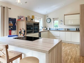 Dishwasher, high chair - 3 bedroom accommodation in Teversal (Teversal)