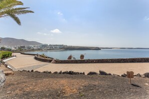 Una spiaggia nelle vicinanze