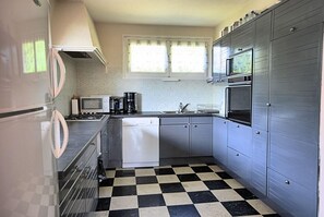 Frigorifero, microonde, forno, lavastoviglie