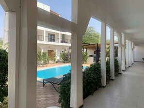 Comfort Room, Pool View | Individually decorated, individually furnished, laptop workspace - Hôtel Camille (Nguekhokhe)