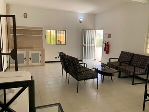 Family Apartment, Pool View | Private kitchen - Hôtel Camille (Nguekhokhe)