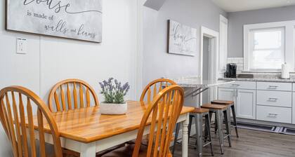 3 bed/1 bath lower unit conveniently located in Lakeside.