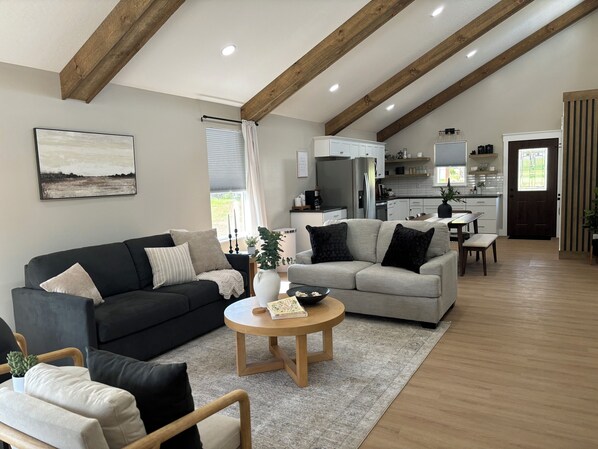 TV - The Milton House in Wilmot
(Wilmot)