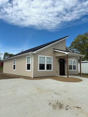Exterior - The Milton House in Wilmot
(Wilmot)