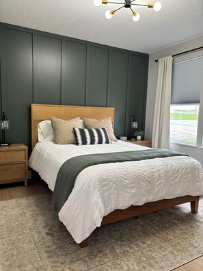 2 bedrooms, WiFi, bed sheets - The Milton House in Wilmot
(Wilmot)