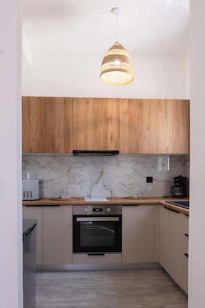 Apartment | Private kitchen | Full-sized fridge, microwave, oven, stovetop