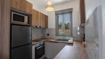 Duplex, Beach View | Private kitchen | Full-size fridge, microwave, oven, stovetop