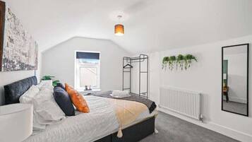 3 bedrooms, iron/ironing board, WiFi, bed sheets