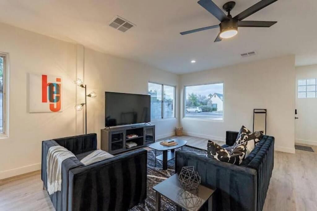 Phoenix Haven: Chic City Living in Tranquility