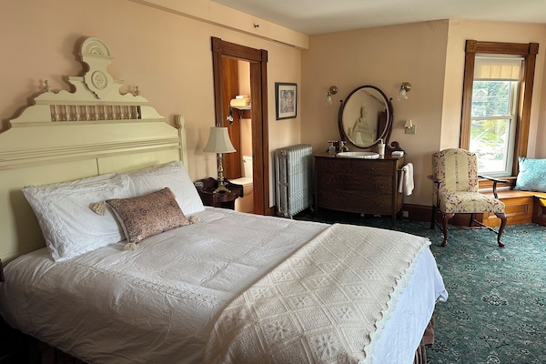 Standard Room | 1 bedroom, individually decorated, individually furnished