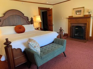 Superior Room | Individually decorated, individually furnished, iron/ironing board - Meredith Inn (Meredith)
