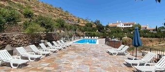 Holiday Home 'Casa Rural Museo' with Mountain View, Shared Pool and Wi-Fi