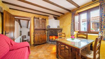 Televisie en een open haard