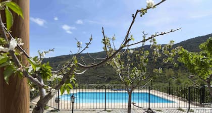 Holiday Home 'Casa Rural Museo' with Mountain View, Shared Pool and Wi-Fi