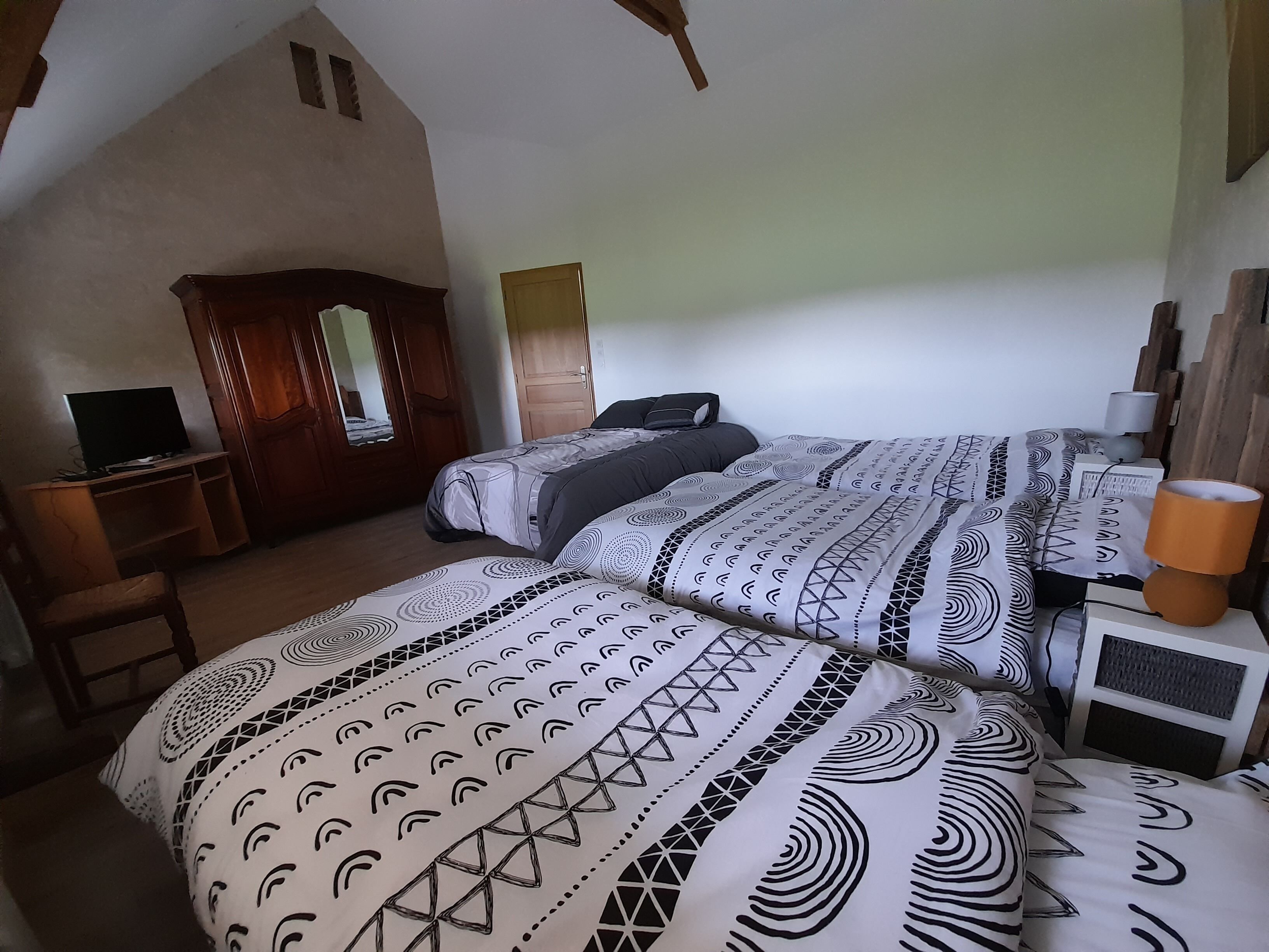 5 chambres, fer et planche à repasser, lit parapluie, Wi-Fi gratuit