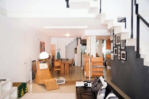 TV, aparelho de som, escritórios