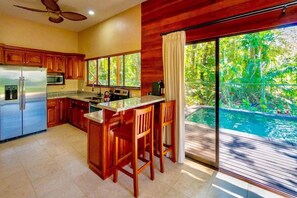 Geladeira, micro-ondas, fogão, cooktop