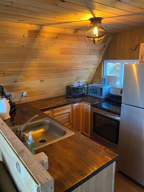 電子レンジ、オーブン、コンロ、コーヒー / ティーメーカー