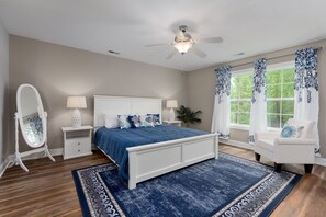 4 bedrooms, desk, iron/ironing board, WiFi - 🌲 Welcome to Cheswick Pines (Holly Ridge)