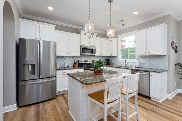 Fridge, microwave, oven, stovetop - 🌲 Welcome to Cheswick Pines (Holly Ridge)