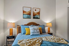 3 bedrooms, desk, travel cot, free WiFi