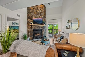 TV, fireplace - *Charming 3BDR Condo Near TOWN! Fireplace + POOL* (Gatlinburg)