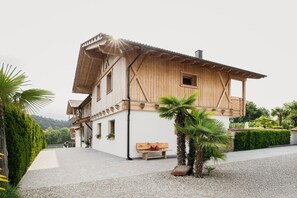 Exterior - Chalet '5 55m²' with Mountain View, Shared Pool and Wi-Fi (Prissian)