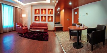 Suite Premium | Minibar, caja fuerte, cortinas opacas y sistema de insonorización