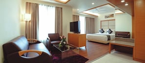Habitación Club doble | Minibar, caja fuerte, cortinas opacas y sistema de insonorización