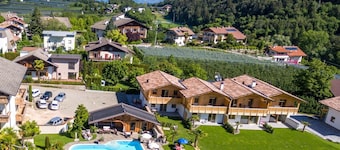 Chalet '2 55m²' with Mountain View, Shared Pool and Wi-Fi
