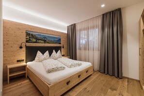 2 bedrooms, iron/ironing board, free WiFi, bed sheets - Chalet '3 65m²' with Mountain View, Shared Pool and Wi-Fi (Prissian)