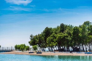 Beach nearby - Holiday apartment with pool (Umag)