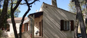 Villa des Chênes, Ombrage et Quiétude, à 5 min D'oraison et du lac de Baignade