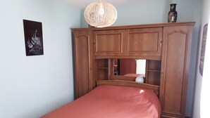 3 soverom, strykejern/-brett og reiseseng for barn
