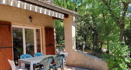 Villa des Chênes, Ombrage et Quiétude, à 5 min D'oraison et du lac de Baignade