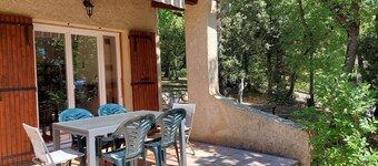 Villa des Chênes, Ombrage et Quiétude, à 5 min D'oraison et du lac de Baignade