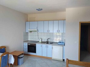 Fridge, oven, stovetop