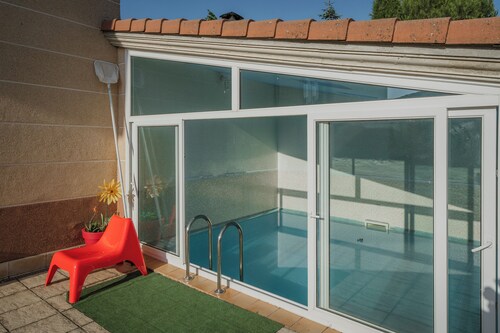 San Pelayo Country House in Burgos: 5 Bedrooms, Pool & Mountain Views