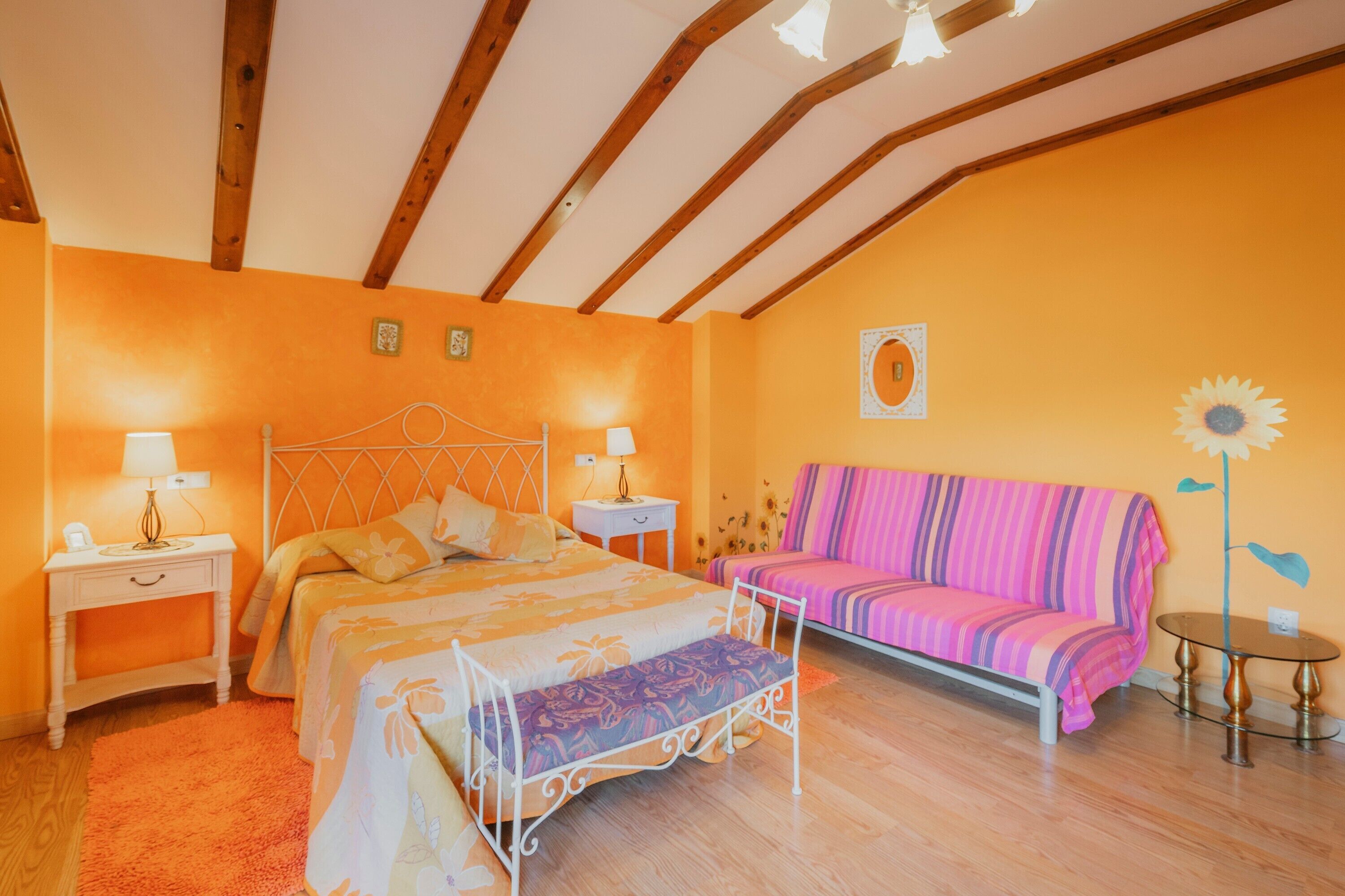 5 bedrooms, iron/ironing board, bed sheets