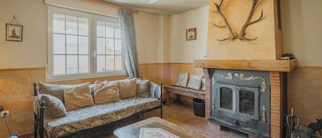 TV, lareira, DVD player