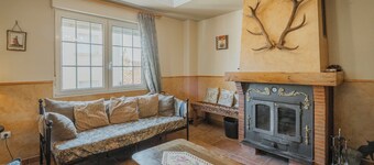 San Pelayo Country House in Burgos: 5 Bedrooms, Pool & Mountain Views