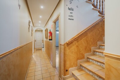 Casa de vacaciones 'San Pelayo' con vistas a la montaña, piscina compartida y terraza privada