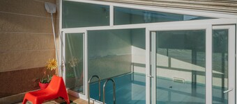 Casa Rural San Pelayo en Burgos: 5 Habitaciones, Piscina y Vistas a la Montaña