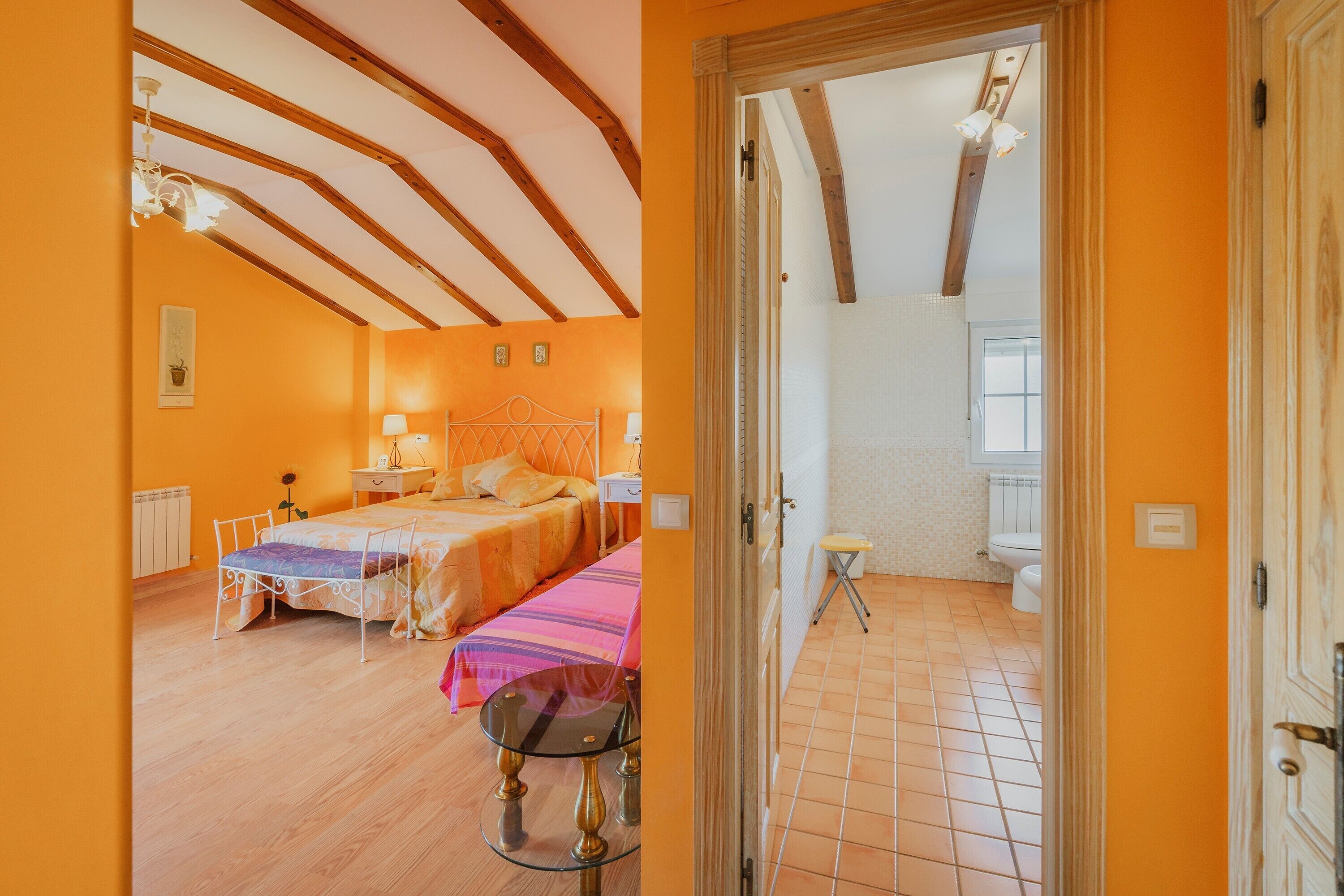 5 bedrooms, iron/ironing board, bed sheets