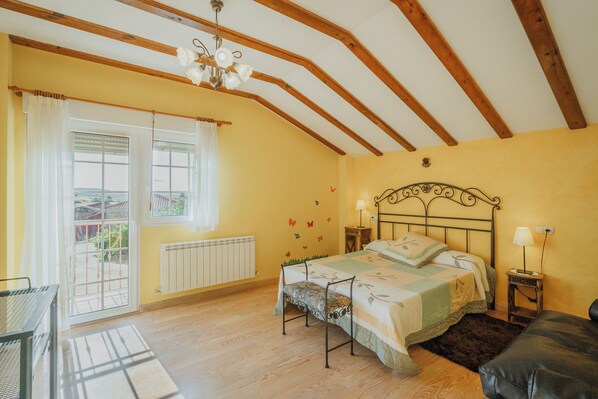 5 habitaciones, tabla de planchar con plancha y ropa de cama 