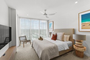 3 bedrooms, desk, iron/ironing board, travel cot