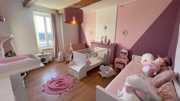 6 slaapkamers, een bureau, gratis wifi, beddengoed