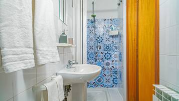 Doccia, asciugacapelli, asciugamani