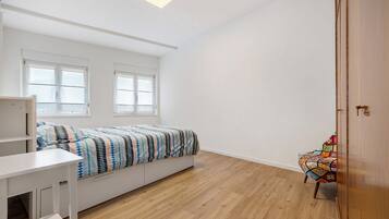 1 sovrum och sängkläder