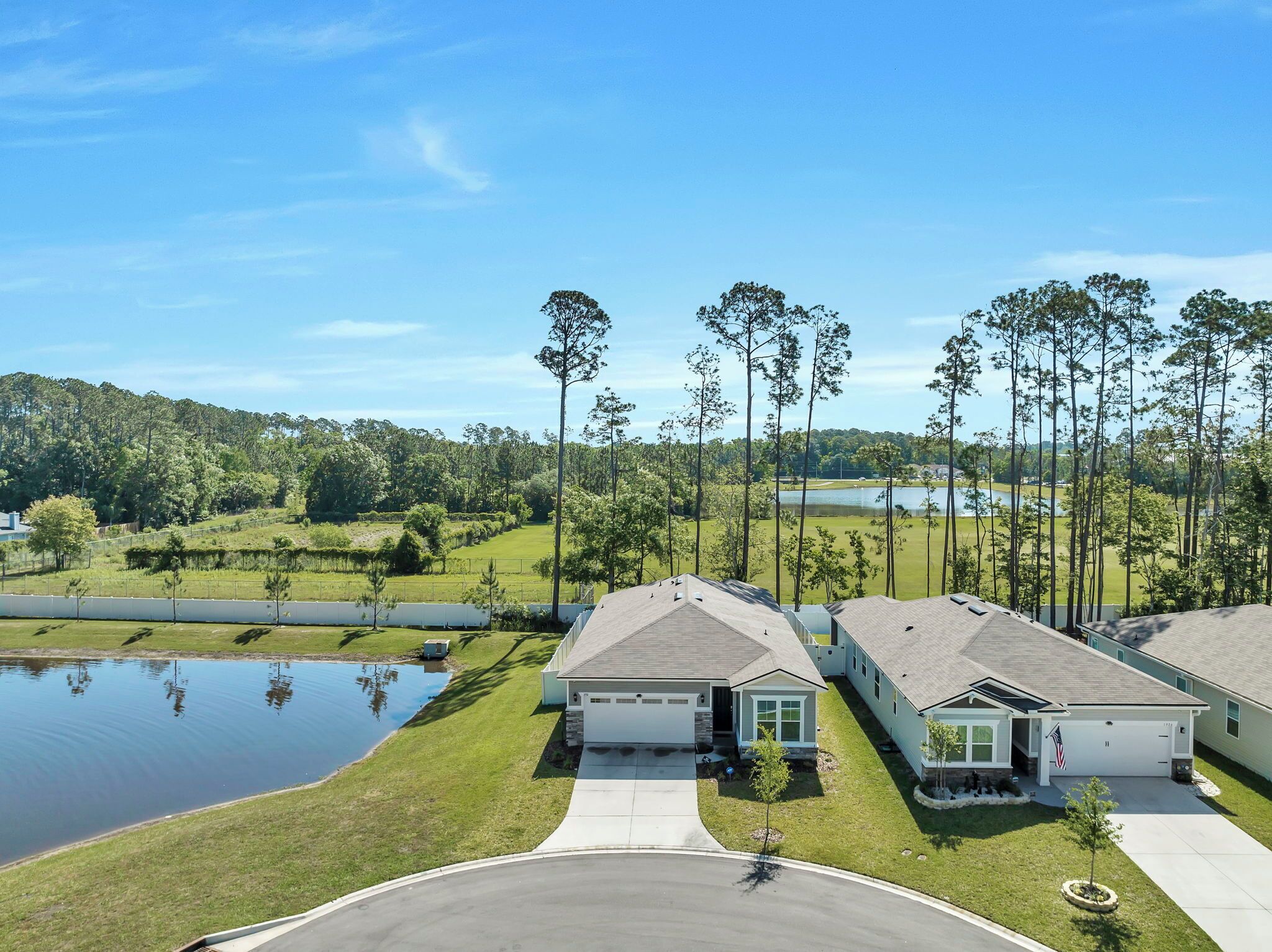10 Min to Doctors Lake and St. Johns River! Aqua Oasis Sleeps 10 and 2 King Bds